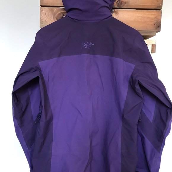 Arcteryx Jacket Women’s Medium Gore-Tex - Picture 5 of 16